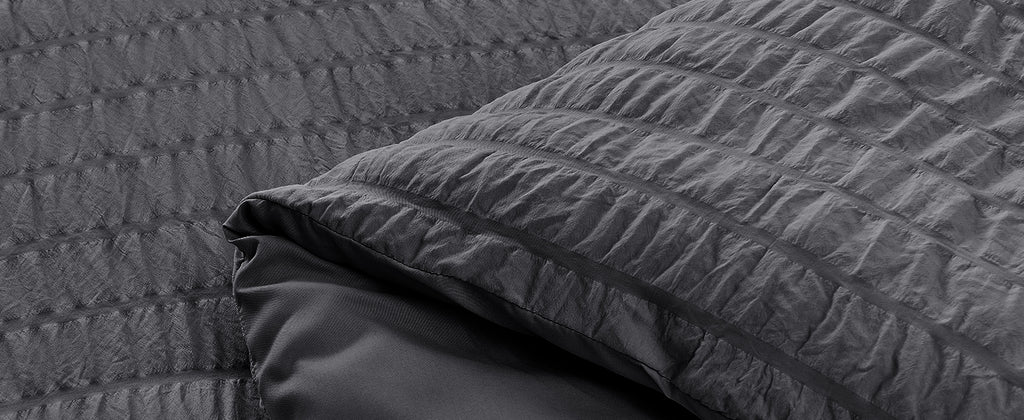 HYMOKEGE Queen Seersucker Bedding Set, 7 Pieces, Dark Grey