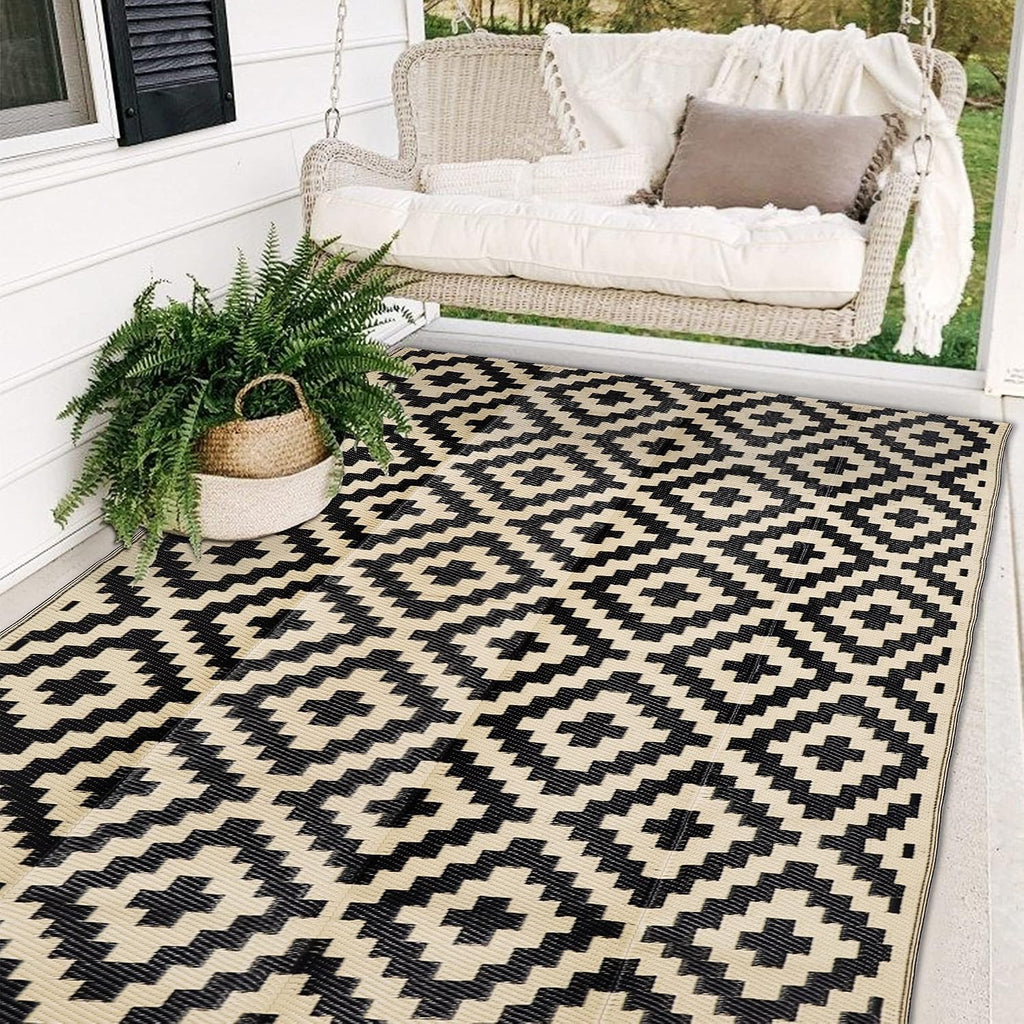 SAND MINE Reversible Outdoor Rug, Black and Beige, 5 x 8 ft